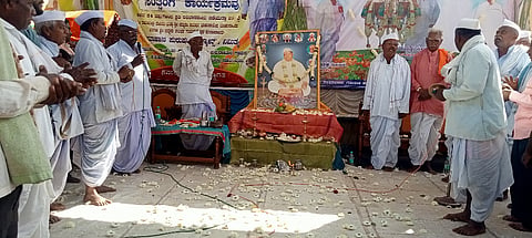 ಮಮದಾಪುರದ ಮಾಧವಾನಂದ ಆಶ್ರಮದಲ್ಲಿ ಸಪ್ತಾಹ ಮಂಗಲೋತ್ಸವ ಜರುಗಿತು.ಚರಮೂರ್ತೀಶ್ವರ ಸ್ವಾಮೀಜಿ, ಸಂಗಪ್ಪ ಮಹಾರಾಜರು ಇತರರಿದ್ದರು.