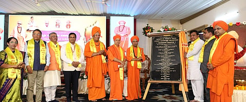 ಬೆಳಗಾವಿ ನಗರದ ನಾಗನೂರು ರುದ್ರಾಕ್ಷಿ ಮಠದಲ್ಲಿ ಸಚಿವ ಎಂ.ಬಿ.ಪಾಟೀಲ ಯುವ ವಿಜ್ಞಾನ ಕೇಂದ್ರ ಉದ್ಘಾಟಿಸಿದರು. ಡಾ.ತೋಂಟದ ಸಿದ್ಧರಾಮ ಸ್ವಾಮೀಜಿ, ಡಾ.ಅಲ್ಲಮಪ್ರಭು ಸ್ವಾಮೀಜಿ, ಡಾ.ಮಲ್ಲಿಕಾರ್ಜುನ ಸ್ವಾಮೀಜಿ ಇತರರಿದ್ದರು.