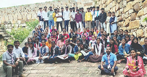ಸವದತ್ತಿಯ ಕೆ.ಎಂ.ಮಾಮನಿ ಸರ್ಕಾರಿ ಪ್ರಥಮ ದರ್ಜೆ ಕಾಲೇಜಿನಿಂದ ಹಮ್ಮಿಕೊಂಡಿದ್ದ ಕಾರ್ಯಕ್ರಮದಲ್ಲಿ ಪ್ರೊ.ಶಿವಾನಂದ ಹಾಲೊಳ್ಳಿ, ಡಾ.ಮಂಜುನಾಥ ಚಲವಾದಿ, ಡಾ.ಕುಮಾರ ಸೋಮಲಿಂಗ ಬಾಳೆಕಾಯಿ, ಸೌಮ್ಯಾ, ವಿದ್ಯಾರ್ಥಿಗಳು ಇದ್ದರು.