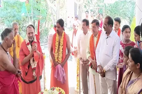ಸೊರಬ ತಾಲೂಕಿನ ಹೆಚ್ಚೆ  ಹೊಸಕೊಪ್ಪ ಗ್ರಾಮದಲ್ಲಿ ಅಷ್ಟಲಕ್ಷ್ಮೀ ದೇವಿ, ಗುತ್ಯಮ್ಮ ದೇವಿ, ನಾಗ ಚೌಡೇಶ್ವರಿ ದೇವಿ ಮರು ಪ್ರತಿಷ್ಠಾಪನಾ ಕಾರ್ಯಕ್ರಮದಲ್ಲಿ ಸಚ್ಚಿದಾನಂದ ಜ್ಞಾನೇಶ್ವರ ಭಾರತೀ ಶ್ರೀ ಭಾಗವಹಿಸಿದ್ದರು. ಶ್ರೀಧರ್ ಶೇಟ್, ಪ್ರಕಾಶ್ ಶೇಟ್, ಬಸವರಾಜ್ ಶೇಟ್ ಇತರರಿದ್ದರು.