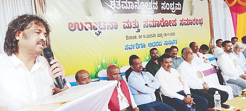 ಸೋಮವಾರಪೇಟೆ ಸಮೀಪದ ಬೇಳೂರು ಸರ್ಕಾರಿ ಹಿರಿಯ ಪ್ರಾಥಮಿಕ ಶಾಲೆಯ ಶತಮಾನೋತ್ಸವ ಸಮಾರೋಪ ಸಮಾರಂಭದಲ್ಲಿ ಶಿಕ್ಷಣ ಸಚಿವ ಮಧು ಬಂಗಾರಪ್ಪ ಮಾತನಾಡಿದರು. ಡಾ.ಮಂತರ್‌ಗೌಡ, ಪ್ರಸಾದ್, ಪ್ರಭುದೇವ್, ಉಲ್ಲಾಸ್ ಇತರರಿದ್ದರು.