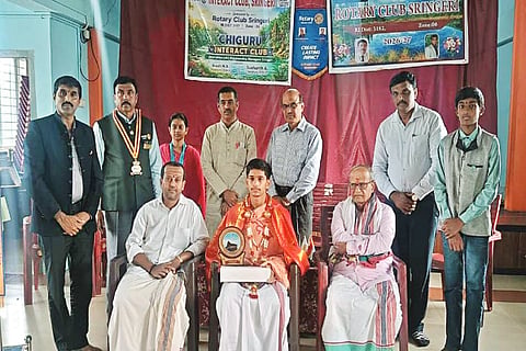 ಶೃಂಗೇರಿಯಲ್ಲಿ ಆಯೋಜಿಸಿದ್ದ ಕಾರ್ಯಕ್ರಮದಲ್ಲಿ ನೀಟ್ ಪರೀಕ್ಷೆಯಲ್ಲಿ ಉನ್ನತ ಅಂಕಗಳಿಸಿದ ಸ್ಕಂದ ಅವರನ್ನು ಸನ್ಮಾನಿಸಲಾಯಿತು. 