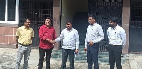 ಜೋಗರದೊಡ್ಡಿಯ ನಿರ್ಮಿತಿ ಕೇಂದ್ರಕ್ಕೆ ಗ್ರೇಟರ್​ ಬೆಂಗಳೂರು ಅಭಿವೃದ್ಧಿ ಪ್ರಾಧಿಕಾರದ ಅಧ್ಯ ಗಾಣಕಲ್​ ನಟರಾಜ್​ ಭೇಟಿ ನೀಡಿ ಪರಿಶೀಲಿಸಿದರು.  