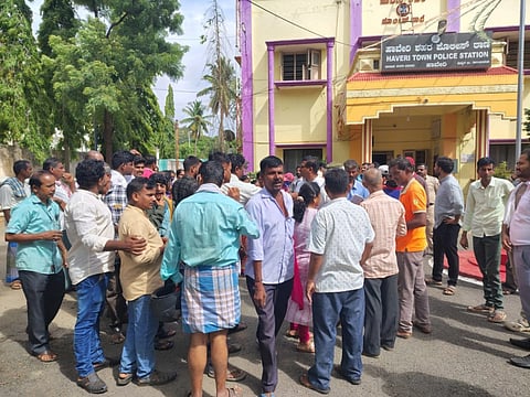 Haveri, SLV Mahila Mart, Fraud, 10 Crores, Town Station, 