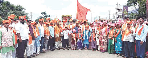 ಕಂಪ್ಲಿಯಲ್ಲಿ ಮಹಾರಾಣಾ ಪ್ರತಾಪಸಿಂಹರ ಭಾವಚಿತ್ರದ ಮೆರವಣಿಗೆಯಲ್ಲಿ ಪಾಲ್ಗೊಂಡಿದ್ದ ಕರ್ನಾಟಕ ಕ್ಷತ್ರಿಯ ರಜಪೂತ್ ಮಹಾಸಭಾದ ಅಧ್ಯಕ್ಷ ಆರ್. ಬಾಲಾಜಿ ಸಿಂಗ್ ಹಾಗೂ ಪ್ರಮುಖರಾದ ಇಂದ್ರಜಿತ್‌ಸಿಂಗ್, ಹೊಸಕೋಟೆ ಜಗದೀಶ, ಅನ್ನಪೂರ್ಣ ಸಿಂಗ್, ಬಾಲಾಜಿ ಸಿಂಗ್, ಪ್ರಮುಖರಾದ ಇಂದ್ರಜಿತ್‌ಸಿಂಗ್, ಬಾಲಾಜಿ ಸಿಂಗ್, ಮಾರುತಿ ಸಿಂಗ್, ಲಕ್ಷ್ಮಣ್ ಸಿಂಗ್, ಅನ್ನಪೂರ್ಣ ಸಿಂಗ್ ಮತ್ತು ಇತರರು.