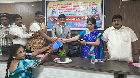 ಜೀತಪದ್ಧತಿ ನಿಮೂರ್ಲನೆಗೆ ಸಹಕರಿಸಿ serfdom