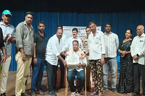 ಕಳೆದ ವರ್ಷ ಗಣಪತಿ ಹಬ್ಬವನ್ನು ಶಾಂತಿಯುತವಾಗಿ ಆಚರಿಸಿದ ಶೀಬಿನಕೆರೆ ಗಣಪತಿ ಸಂಘದವರನ್ನು ತೀರ್ಥಹಳ್ಳಿಯಲ್ಲಿ ಗೌರವಿಸಲಾಯಿತು. ಆರಗ ಜ್ಞಾನೇಂದ್ರ, ರಂಜಿತ್, ರತ್ನಾಕರ್ ಶೆಟ್ಟಿ, ಗೀತಾ ರಮೇಶ್ ಇತರರಿದ್ದರು.