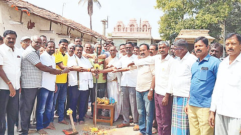  ನುಗ್ಗೇಹಳ್ಳಿ ಶ್ರೀ ಲಕ್ಷ್ಮೀನರಸಿಂಹ ಸ್ವಾಮಿ ದೇಗುಲದ ಮುಂಭಾಗ  ಸಿಮೆಂಟ್ ರಸ್ತೆ ನಿರ್ಮಾಣ ಕಾಮಗಾರಿಗೆ ಶಾಸಕ ಸಿ.ಎನ್.ಬಾಲಕೃಷ್ಣ ಭೂಮಿಪೂಜೆ ನೆರವೇರಿಸಿದರು. ಯೋಗೇಶ್, ದೊರೆಸ್ವಾಮಿ, ವೆಂಕಟೇಶ್, ನಾಗರಾಜ್, ಪುಟ್ಟಸ್ವಾಮಿ, ನಟರಾಜ್, ಪ್ರೀತಮ್, ಹೊನ್ನೇಶ್ ಯಾದವ್, ಪಟೇಲ್ ಕುಮಾರ್, ರಂಗಸ್ವಾಮಿ, ಸಂಪತ್ ಕುಮಾರ್, ಜಾವೇದ್ ಇತರರು ಇದ್ದರು.