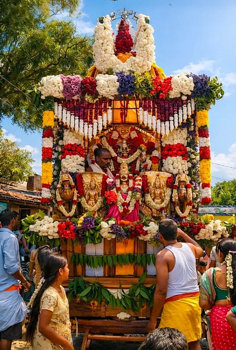 ಬಂಗಾರಪೇಟೆ ತಾಲೂಕು Brahmarathotsava ಗುಲ್ಲಹಳ್ಳಿ ಹಾಗೂ ಗೊಡಗಮಂದೆ ಗ್ರಾಮದ ಮಧ್ಯದಲ್ಲಿ ನೆಲೆಸಿರುವ ಶ್ರೀ ತಿಮ್ಮರಾಯಸ್ವಾಮಿ ಬ್ರಹ್ಮರಥೋತ್ಸವ ಅದ್ದೂರಿಯಾಗಿ ಜರುಗಿತು.