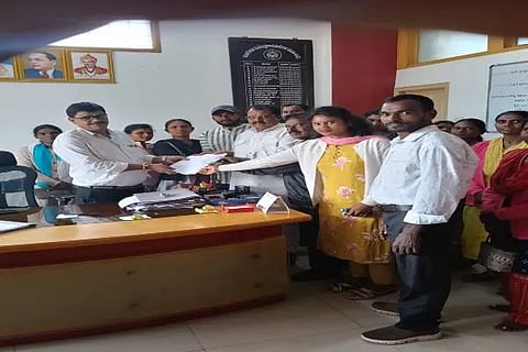 ಚಿಕ್ಕಮಗಳೂರು ಕೆಎಸ್‌ಆರ್‌ಟಿಸಿಗೆ ಗೆ ಡಿಸಿಕಾಂಗ್ರೆಸ್ ಮುಖಂಡ ಹಾಗೂ ಕೆಪಿಟಿಸಿಎಲ್ ಹೊರಗುತ್ತಿಗೆ ನೌಕರರ ಸಂಘದ ರಾಜ್ಯಾಧ್ಯಕ್ಷ ಕೆ.ಭರತ್  ನೇತೃತ್ವದಲ್ಲಿ ಹಾದಿ ಭಾಗದ ಸ್ಥಳೀಯರು ಮನವಿ ಸಲ್ಲಿಸಿ ಕೆಎಸ್‌ಆರ್‌ಟಿಸಿ ವೇಗದೂತ ಬಸ್‌ಗಳನ್ನು ಹಾಂದಿ, ಕೆಳಗೂರು ಮತ್ತು ವಸ್ತಾರೆಯಲ್ಲಿ ನಿಲುಗಡೆ ನೀಡಬೇಕೆಂದು ಆಗ್ರಹಿಸಿದರು.