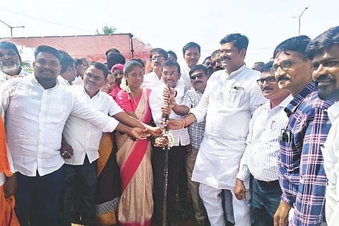 ಕನಕಗಿರಿ ಅಂಬೇಡ್ಕರ್ ಭವನಕ್ಕೆ ಸಚಿವ ಶಿವರಾಜ ತಂಗಡಗಿ ಭೂಮಿ ಪೂಜೆ ನೆರವೇರಿಸಿದರು. ಪಪಂ ಅಧ್ಯಕ್ಷೆ ತನುಶ್ರೀ, ಜಿಪಂ ಮಾಜಿ ಸದಸ್ಯ ವೀರೇಶಪ್ಪ ಸಮಗಂಡಿ, ತಹಸೀಲ್ದಾರ್ ವಿಶ್ವನಾಥ ಮುರಡಿ, ಇಒ ಕೆ,ರಾಜಶೇಖರ್, ಸಿಡಿಪಿಒ ವಿರೂಪಾಕ್ಷಿ, ಬ್ಲಾಕ್ ಅಧ್ಯಕ್ಷ ಕೆ.ಗಂಗಾಧರಸ್ವಾಮಿ, ಪಪಂ ಅಧ್ಯಕ್ಷೆ ತನುಶ್ರೀ ಟಿಜೆ ರಾಮಚಂದ್ರ, ಉಪಾಧ್ಯಕ್ಷ ಕಂಠಿ ರಂಗಪ್ಪ ನಾಯಕ, ಮುಖ್ಯಾಧಿಕಾರಿ ಲಕ್ಷ್ಮಣ ಕಟ್ಟಿಮನಿ ಇತರರಿದ್ದರು.