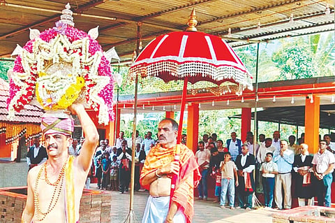 ಬಲ್ಲಮಾವಟಿ ಭಗವತಿ ದೇವಾಲಯದ ಶ್ರೀ ದೇವಿಯ ಮರು ಪ್ರತಿಷ್ಠಾಪನೆ ಅಷ್ಟಬಂಧ ಬ್ರಹ್ಮ ಕಲಶೋತ್ಸವದ ಅಂಗವಾಗಿ ದೇವರ ನೃತ್ಯಬಲಿ ಜರುಗಿತು.