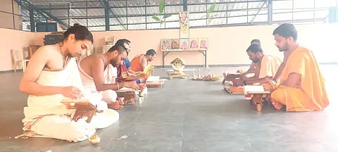 ಎನ್.ಆರ್.ಪುರ ಅಗ್ರಹಾರದ ಗಾಯತ್ರಿ ದೇವಸ್ಥಾನದಲ್ಲಿ ದ್ವಿತೀಯ ವರ್ಷದ ಪ್ರತಿಷ್ಠಾ ವರ್ಧಂತ್ಯೋತ್ಸವ ಅಂಗವಾಗಿ ವಿಪ್ರ ಬಂಧುಗಳಿಂದ ಲಕ್ಷ ಗಾಯತ್ರಿ ಜಪ ನಡೆಯಿತು.
