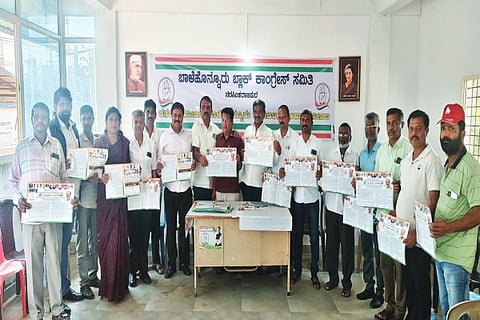 ಕೊಪ್ಪದಲ್ಲಿ ನಡೆಯುವ ಕಾರ್ಯಕರ್ತರ ಸಮ್ಮಿಲನ ಹಾಗೂ ಜನ ಜಾಗೃತಿ ಸಮಾವೇಶದ ಆಹ್ವಾನ ಪತ್ರಿಕೆಯನ್ನು ಗೇರ್‌ಬೈಲ್‌ನಟರಾಜ್ ಅನಾವರಣಗೊಳಿಸಿದರು. 