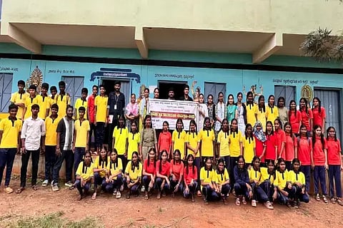 ಕಲ್ಮನೆ ಗ್ರಾಮದಲ್ಲಿ ಆಯೋಜಿಸಿದ್ದ ಕೃಷಿ ಕಾರ್ಯಾನುಭವ ಕಾರ್ಯಕ್ರಮದಲ್ಲಿ ಪಾಲ್ಗೊಂಡಿದ್ದ ಕೃಷಿ-ತೋಟಗಾರಿಕಾ ವಿವಿ, ಪ್ರೌಢಶಾಲೆ ವಿದ್ಯಾರ್ಥಿಗಳು, ಅಧ್ಯಾಪಕರು.