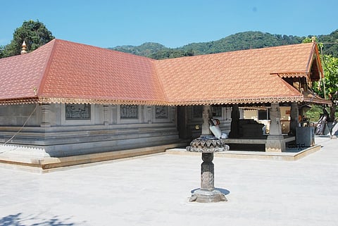 ಕಕ್ಕಬೆಯ ಪಾಡಿ ಶ್ರೀ ಇಗ್ಗುತಪ್ಪ ದೇವಾಲಯ.