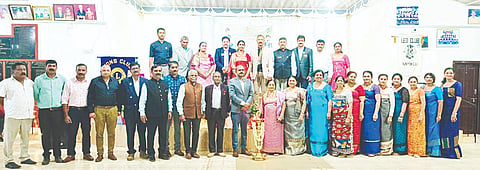 ಲಯನ್ಸ್  ಕ್ಲಬ್ ಹಾಗೂ ಲಿಯೋ ಕ್ಲಬ್ ನಾಪೋಕ್ಲು ನ 2026-27ನೇ ಸಾಲಿನ ನೂತನ ಪದಾಧಿಕಾರಿಗಳ ಪದಗ್ರಹಣ ಕಾರ್ಯಕ್ರಮ ನೆರವೇರಿತು. ಅಪ್ಪುಮನಿಯಂಡ ಬನ್ಸಿ ಭೀಮಯ್ಯ, ಗೋವರ್ಧನ್ ಶೆಟ್ಟಿ, ಬಾಲಕೃಷ್ಣ ಇತರರು ಇದ್ದರು.