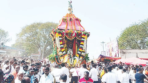 ಹೋಬಳಿಯ ಪುರಾಣ ಪ್ರಸಿದ್ಧ ಶ್ರೀ ಕ್ಷೇತ್ರ ಬೂಕನ ಬೆಟ್ಟಗ್ರಾಮದಲ್ಲಿ ಶ್ರೀರಂಗನಾಥ ಸ್ವಾಮಿಯ ಬ್ರಹ್ಮರಥೋತ್ಸವ ವಿಜೃಂಭಣೆಯಿಂದ ನೆರವೇರಿತು.