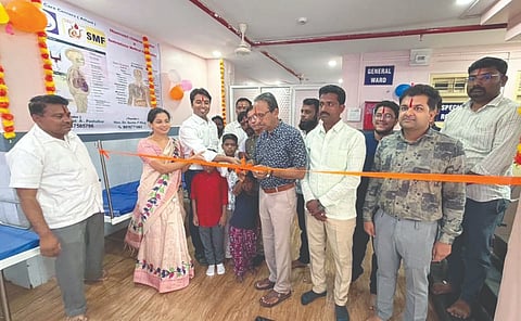 ಅಥಣಿ ಧನ್ವಂತರಿ ಚಿಕ್ಕಮಕ್ಕಳ ಆಸ್ಪತ್ರೆಯಲ್ಲಿ ಥಲಸ್ಸೆಮಿಯಾ ರೋಗದ ವಿಶೇಷ ಘಟಕವನ್ನು ಡಾ.ಪ್ರಮೋದ ಮಿರಜ ಉದ್ಘಾಟಿಸಿದರು. ಡಾ.ಬಸಗೌಡ ಕಾಗೆ, ಡಾ.ಸಚಿನ ಮಿರಜ, ಡಾ.ನಿರಧಿ ಮಿರಜ, ಡಾ.ರಾಘವೇಂದ್ರ ಲೋಕೂರ ಇತರರಿದ್ದರು.
