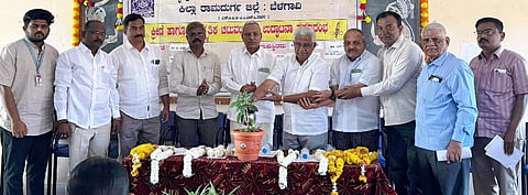 ವಿಪಿಎಸ್​ ಶಿಣ ಕಾಲೇಜಿನಲ್ಲಿ  ಹಮ್ಮಿಕೊಂಡಿದ್ದ ಸಮಾರಂಭವನ್ನು ಸಂಸ್ಥೆಯ ವಿ.ಜಿ.ಬೈಲವಾಡ ಉದ್ಘಾಟಿಸಿದರು. ಆರ್​.ಪಿ.ಜಗತಾಪ, ಶಿವಾನಂದ ಚಿಕ್ಕೋಡಿ, ಎಸ್​.ಬಿ.ಸೊಬರದ ಇತರರಿದ್ದರು.