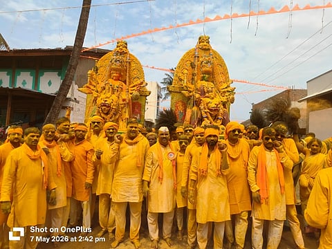 ಸವದತ್ತಿ ತಾಲೂಕಿನ ಅಸುಂಡಿ ಗ್ರಾಮದ ಗ್ರಾಮದೇವಿ ಜಾತ್ರೆ ಅಂಗವಾಗಿ ಹೊನ್ನಾಟ ನಡೆಯಿತು. ವೈ.ಎಸ್.ಇಂಗಳಗಿ, ಹನುಮಂತಪ್ಪ ಅಗಸಿಮನಿ, ಮಡಿವಾಳಪ್ಪ ದೇವಲಾಪುರ, ಮಂಜುನಾಥ ಗಾಣಿಗೇರ ಇತರರಿದ್ದರು.