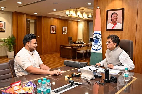 ನವದೆಹಲಿಯಲ್ಲಿ ಕೇಂದ್ರ ವಾಣಿಜ್ಯ ಸಚಿವ  ಪಿಯೂಷ್ ಗೋಯಲ್ ಅವರನ್ನು ಸಂಸದ ಯದುವೀರ್ ಕೃಷ್ಣದತ್ತ ಚಾಮರಾಜ ಒಡೆಯರ್ ಭೇಟಿ ಮಾಡಿ ಚರ್ಚೆ ನಡೆಸಿದರು.
