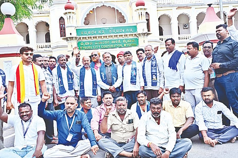 ಕರ್ನಾಟಕ ರಾಜ್ಯ ಭೀಮ್ ಸೇನೆ ವತಿಯಿಂದ ನಗರದ ಪಾಲಿಕೆ ಕಚೇರಿ ಮುಂಭಾಗ ಪ್ರತಿಭಟನೆ ನಡೆಸಲಾಯಿತು.