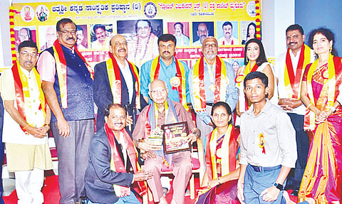 ನಗರದ ದಕ್ಷ ಕಾಲೇಜಿನಲ್ಲಿ ಆಯೋಜಿಸಿದ್ದ ಸಮಾರಂಭದಲ್ಲಿ ಡಾ.ಸಿಪಿಕೆ ಅವರನ್ನು ಸನ್ಮಾನಿಸಲಾಯಿತು. ಟಿ.ಸತೀಶ್ ಜವರೇಗೌಡ, ಎಸ್. ಅಕ್ಬರ್ ಪಾಷ, ಡಾ.ಗುಣವಂತ ಮಂಜು, ಡಾ.ಪಿ. ಜಯಚಂದ್ರರಾಜು, ನಾಗರಾಜು ವಿ. ಬೈರಿ, ಬಿ.ಆರ್. ಹಿರೇಮಠ, ಜಯಂತಿ ಭಟ್, ಭೂಮಿಕಾ ಇತರರು ಇದ್ದರು.