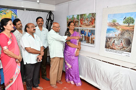 ಮೈಸೂರು ಆರ್ಟ್ ಗ್ಯಾಲರಿಯಲ್ಲಿ ವಚನ ಚಿತ್ರಗಳನ್ನು ಗಣ್ಯರು ವೀಕ್ಷಿಸಿದರು. ಮಂಗಳಾ ಮುದ್ದಮಾದಪ್ಪ, ಅಂಶಿ ಪ್ರಸನ್ನಕುಮಾರ್, ಎಲ್. ಶಿವಲಿಂಗಪ್ಪ, ಎಂ.ಚಂದ್ರಶೇಖರ್ ಇದ್ದರು.