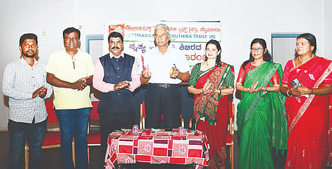 ಶ್ರೀರಂಗದಲ್ಲಿ ಆಯೋಜಿಸಿದ್ದ ನೃತ್ಯ ತರಬೇತಿ ಶಿಬಿರವನ್ನು ರಂಗಾಯಣದ ನಿವೃತ್ತ ನಿರ್ದೇಶಕ ಮ.ಗು.ಸದಾನಂದಯ್ಯ ಉದ್ಘಾಟಿಸಿದರು. ಕ್ಯಾತನಹಳ್ಳಿ ಪ್ರಕಾಶ್, ಡಾ.ಕಾವೇರಿ ಪ್ರಕಾಶ್,  ಡಾ.ಬಿ.ಸುಜಾತಾ, ಕೃಷ್ಣ ಜನಮನ ಇದ್ದರು.