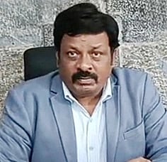  ಶ್ರೀ ಚನ್ನಕೇಶವಸ್ವಾಮಿ ದೇವಸ್ಥಾನದಲ್ಲಿ ನಡೆದ ಹುಂಡಿ ಹಣ ಕಳ್ಳತನ ಪ್ರಕರಣದ ನಂತರ ದೇಗುದಲ್ಲಿ ಮಾತನಾಡುತ್ತಿರುವ ಆಡಳಿತಾಧಿಕಾರಿ ಹಾಗೂ ಸಕಲೇಶಪುರ ಉಪ ವಿಭಾಗಾಧಿಕಾರಿ ಹುಲುಮನಿ ತಿಮ್ಮಣ್ಣ. 