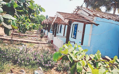 ಗೋಕರ್ಣ ಬಳಿಯ ಗಂಗೆಕೊಳ್ಳ ಬೀಚ್‌ನಲ್ಲಿ ಸರ್ಕಾರಿ ಜಾಗದಲ್ಲಿ ನಿರ್ಮಿಸಲಾಗಿದ್ದ ಹೋಮ್-ಸ್ಟೇಗಳನ್ನು ಸ್ವಯಂಪ್ರೇರಿತವಾಗಿ ಮಾಲೀಕರು ತೆರವುಪಡಿಸಿದರು. 