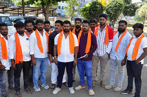 ಶ್ರೀರಾಮ ಸೇನೆಯಿಂದ ಜಿಲ್ಲಾಧಿಕಾರಿ ಕಚೇರಿ ಎದುರು ಪ್ರತಿಭಟನೆ ನಡೆಸಲಾಯಿತು. ಧರ್ಮನಾಯಕ್,  ಎಚ್.ಎನ್. ಜಗದೀಶ್, ಪುನೀತ್ ಕಾಳೇನಹಳ್ಳಿ, ದರ್ಶನ್, ಮಹೇಶ್ ಇತರರಿದ್ದರು.