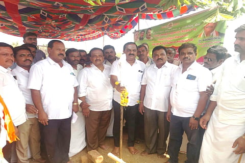 ಕಡೂರಿನ ನಿಡುವಳ್ಳಿ ತಾಂಡಾದಲ್ಲಿ ಸಿಸಿ ರಸ್ತೆ ಕಾಮಗಾರಿಗೆ ಶಾಸಕ ಕೆ.ಎಸ್.ಆನಂದ್ ಭೂಮಿ ಪೂಜೆ ನೆರವೇರಿಸಿದರು. 