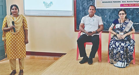 ಕಮಲಾ ಬಾಳಿಗಾ ಶಿಕ್ಷಣ ಕಾಲೇಜ್‌ನಲ್ಲಿ ಎಐ ಕುರಿತು ತಜ್ಞೆ ಸುನೀತಾ ಪಟಗಾರ ಕಾರ್ಯಾಗಾರ ನಡೆಸಿಕೊಟ್ಟರು. ಡಾ. ಪ್ರೀತಿ ಭಂಡಾರಕರ, ಡಾ.ಜಿ.ಡಿ. ಭಟ್ ಇದ್ದರು.