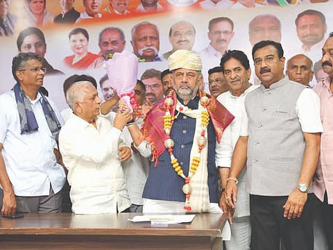 ಬೆಳಗಾವಿ ನಗರದ ಕಾಂಗ್ರೆಸ್ ಭವನದಲ್ಲಿ ಸಿಎಂ ಡಿ.ಕೆ.ಶಿವಕುಮಾರ ಅವರನ್ನು ಕಾರ್ಯಕರ್ತರು ಸನ್ಮಾನಿಸಿದರು. ಸತೀಶ ಜಾರಕಿಹೊಳಿ, ಲಕ್ಷ್ಮಣರಾವ ಚಿಂಗಾಳೆ, ವಿನಯ ನಾವಲಗಟ್ಟಿ ಇತರರಿದ್ದರು.