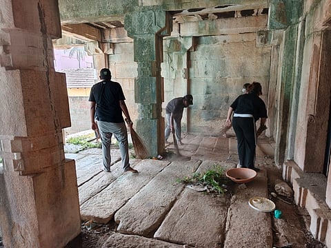 1. ಮೇಲುಕೋಟೆಯಲ್ಲಿರುವ ಐತಿಹಾಸಿಕ ಸುಗ್ರೀವ ದೇವಾಲಯದಲ್ಲಿ ಬೆಂಗಳೂರಿನ ದಯಾನಂದಸಾಗರ ಕಾಲೇಜಿನ ಸಿವಿಲ್ ಇಂಜಿನಿಯರಿಂಗ್ ವಿದ್ಯಾರ್ಥಿಗಳು ಸ್ವಚ್ಛತಾ ಕಾರ್ಯ ನಡೆಸಿದರು. 