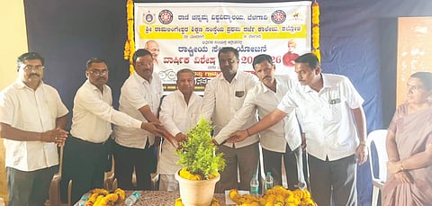 ಕಲ್ಲೋಳಿಯ ರಾಮಲಿಂಗೇಶ್ವರ ಶಿಣ ಸಂಸ್ಥೆಯ ಪ್ರಥಮ ದರ್ಜೆ ಕಾಲೇಜಿನ ರಾಷ್ಟ್ರೀಯ ಸೇವಾ ಯೋಜನೆ ಟಕದಿಂದ ಬಳೋಬಾಳದಲ್ಲಿ ಹಮ್ಮಿಕೊಂಡಿದ್ದ ವಾರ್ಷಿಕ ವಿಶೇಷ ಶಿಬಿರವನ್ನು ಬಸಗೌಡ ಪಾಟೀಲ ಉದ್ಘಾಟಿಸಿದರು. ಸುನೀಲ ಈರೇಶನವರ, ಡಾ.ಸುರೇಶ ಹನಗಂಡಿ, ಶಂಕರ ನಿಂಗನೂರ, ಕೆ.ಜೆ.ಸರ್ವಿ, ಪ್ರಧಾನಿ ಕಳಸನ್ನವರ, ಶ್ರೀಶೈಲ ಬೆಳವಿ ಇತರರಿದ್ದರು.
