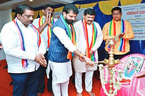 ಶೃಂಗೇರಿಯಲ್ಲಿ ಸಹಕಾರ ಭಾರತಿ ಆಯೋಜಿಸಿದ್ದ ರಾಜ್ಯ ಹಾಗೂ ಜಿಲ್ಲಾಮಟ್ಟದ ಸಂಘಟನಾ ಕಾರ್ಯದರ್ಶಿಗಳ ಪ್ರಶಿಕ್ಷಣ ವರ್ಗದ ಉದ್ಘಾಟನಾ ಕಾರ್ಯಕ್ರಮವನ್ನು ಸಿ.ಟಿ.ರವಿ ಉದ್ಘಾಟಿಸಿದರು.