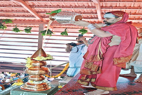 ಶೃಂಗೇರಿಯ ಬೆಳಂದೂರು ಮಹಾಗಣಪತಿ ದೇವಸ್ಥಾನದ ಮರುಪ್ರತಿಷ್ಠೆ ಹಾಗೂ ಕುಂಭಾಭಿಷೇಕವನ್ನು ಜಗದ್ಗುರು ಶ್ರೀ ವಿಧುಶೇಖರ ಭಾರತೀ ಸ್ವಾಮೀಜಿ ನೆರವೇರಿಸಿದರು