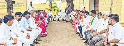 ಅಳವಂಡಿ ಗ್ರಾಪಂನಲ್ಲಿ ಗ್ರಾಮ ಆರೋಗ್ಯ, ನೈರ್ಮಲ್ಯ ಮತ್ತು ಪೌಷ್ಟಿಕ ಸಮಿತಿ ಗ್ರಾಮಸಭೆ ನಡೆಯಿತು. ಪಿಡಿಒ ಕೊಟ್ರಪ್ಪ ಅಂಗಡಿ, ಪ್ರಮುಖರಾದ ರವೀಂದ್ರ, ಸೈಯದ್ ಅಬ್ಬಾಸ್, ಸಾವಿತ್ರಿ, ಗುರುಬಸವರಾಜ, ಮಲ್ಲಪ್ಪ , ಹನುಮಂತ, ರೇಣುಕಪ್ಪ ಇತರರಿದ್ದರು.