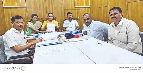  ಅಮೀನಗಡ ಪಟ್ಟಣ ಪಂಚಾಯಿತಿಯಲ್ಲಿ ನಡೆದ ಸುದ್ದಿಗೋಷ್ಠಿಯಲ್ಲಿ ಪ.ಪಂ. ಅಧ್ಯಕ್ಷೆ ಬೇಬಿ ಚವಾಣ್ ಮಾತನಾಡಿದರು. ಪ.ಪಂ. ಉಪಾಧ್ಯಕ್ಷೆ ಶ್ರೀದೇವಿ ನಿಡಗುಂದಿ, ಸಭಾಪತಿ ಸಂತೋಷ ಕಂಗಳ, ಸದಸ್ಯರಾದ ವಿಜಯಕುಮಾರ್ ಕನ್ನೂರ, ಬಾಬು ಛಬ್ಬಿ, ಬಸವರಾಜ ಬೇವೂರ ಇತರರಿದ್ದರು.