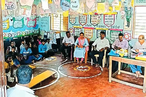 ಮಕ್ಕಳು ದಾಖಲಾಗುತ್ತಿರುವ ಹಿನ್ನೆಲೆಯಲ್ಲಿ ಐಮಂಗಲ ಹೋಬಳಿಯ ಗುಡಿಹಳ್ಳಿ ಸರ್ಕಾರಿ ಕಿರಿಯ ಪ್ರಾಥಮಿಕ ಶಾಲೆಯನ್ನು ಪುನರಾರಂಭಿಸಲಾಯಿತು. ಬಿಇಒ ಸಿ.ಎಂ. ತಿಪ್ಪೇಸ್ವಾಮಿ, ಆರ್.ಟಿ.ಎಸ್. ಶ್ರೀನಿವಾಸ್, ಪುಟ್ಟಸ್ವಾಮಿ, ಸಿ. ಪವಿತ್ರಾ, ಮುಖ್ಯ ಶಿಕ್ಷಕ ನಿಜಲಿಂಗಪ್ಪ ಇತರರು ಇದ್ದರು.