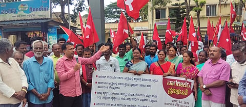 ಪ್ರತಿಭಟನೆಯಲ್ಲಿ ತಾಲೂಕು ಸಮಿತಿ ಸದಸ್ಯರಾದ ಜಿ.ಪಿ.ಸುನೀಲ್​, ಹನುಮಯ್ಯ, ಅರ್ಚನಾ, ಪಕ್ಷದ ಸದಸ್ಯರು, ಸಾಮೂಹಿಕ ಸಂಘಟನೆಗಳ ಮುಖಂಡರು, ಪದಾಧಿಕಾರಿಗಳು ಭಾಗವಹಿಸಿದ್ದರು.