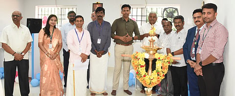  ಆನೇಕಲ್​ನ ಶ್ರೀಸಾಯಿರಾಮ್​ ಇಂಜಿನಿಯರಿಂಗ್​ ಕಾಲೇಜು ಆವರಣದಲ್ಲಿ ಯೂನಿಯನ್​ ಬ್ಯಾಂಕ್​ ತನ್ನ 994ನೇ ಶಾಖೆ ಉದ್ಘಾಟಿಸಲಾಯಿತು. ಸಾಯಿರಾಮ್​ ಶಿಕ್ಷಣ ಸಂಸ್ಥೆಗಳ ಸಿ.ಬಿ.ಒ.ಸತೀಶ್​ಕುಮಾರ್​, ಸಾಯಿರಾಮ್​ ಶಿಕ್ಷಣ ಸಂಸ್ಥೆಗಳ ಅಧ್ಯಕ್ಷರೂ ಆದ ಸಿಇಒ ಡಾ. ಸಾಯಿ ಪ್ರಕಾಶ್​ ಲಿಯೋ ಮುತ್ತು, ಕಾರ್ಯಕಾರಿ ಅಧಿಕಾರಿ ಡಾ.ಆರ್​.ಅರುಣ್​ ಕುಮಾರ್​, ಮುಖ್ಯ ಲೆಕ್ಕಪತ್ರಾಧಿಕಾರಿ ಸುಬ್ಬರಾಜು ಇತರರಿದ್ದರು. 
