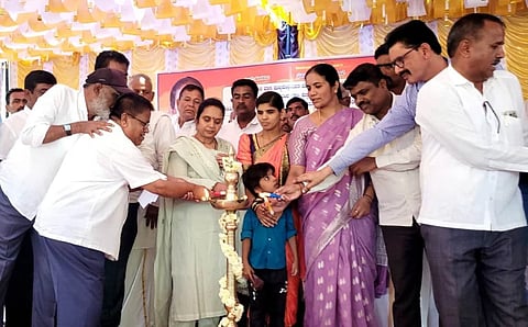 ಹರಪನಹಳ್ಳಿ ತಾಲೂಕಿನ ಮೈದೂರು ಗ್ರಾಮದಲ್ಲಿ ಕರ್ನಾಟಕ ಪಬ್ಲಿಕ್ ಶಾಲೆಯ ಕಟ್ಟಡ ಉದ್ಘಾಟನೆ ಕಾರ್ಯಕ್ರಮಕ್ಕೆ ಶಾಸಕಿ ಎಂ.ಪಿ.ಲತಾ ಮಲ್ಲಿಕಾರ್ಜುನ ಚಾಲನೆ ನೀಡಿದರು. 
