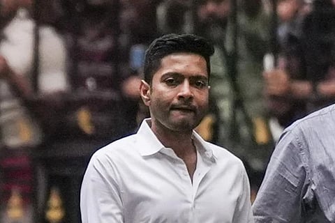 ಶಿಕ್ಷಕರ ನೇಮಕಾತಿ ಹಗರಣ: ಇಡಿ ಅಧಿಕಾರಿಗಳ ಮುಂದೆ ಹಾಜರಾದ ದೀದಿ ಸೋದರಳಿಯ!