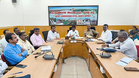 ಮಂಡ್ಯದಲ್ಲಿ ಆಯೋಜಿಸಿದ್ದ ಸಭೆಯಲ್ಲಿ ಅಪರ ಜಿಲ್ಲಾಧಿಕಾರಿ ಬಿ.ಸಿ.ಶಿವಾನಂದಮೂರ್ತಿ ಮಾತನಾಡಿದರು. 
