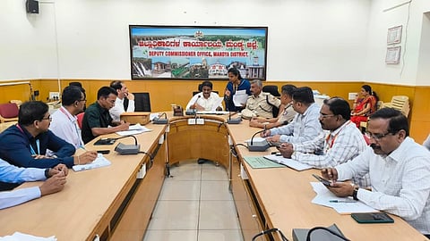ಮಂಡ್ಯದಲ್ಲಿ ಅಪರ ಜಿಲ್ಲಾಧಿಕಾರಿ ಬಿ.ಸಿ.ಶಿವಾನಂದಮೂರ್ತಿ ಅಧ್ಯಕ್ಷತೆಯಲ್ಲಿ ನೀಟ್ ಪರೀಕ್ಷೆ ಪೂರ್ವಸಿದ್ಧತಾ ಸಭೆ ಆಯೋಜಿಸಲಾಗಿತ್ತು.
