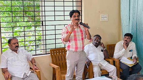 ಮಂಡ್ಯದಲ್ಲಿ ಆಯೋಜಿಸಿದ್ದ ಸಭೆಯಲ್ಲಿ ಅಪರ ಜಿಲ್ಲಾಧಿಕಾರಿ ಬಿ.ಸಿ.ಶಿವಾನಂದಮೂರ್ತಿ ಮಾತನಾಡಿದರು. 